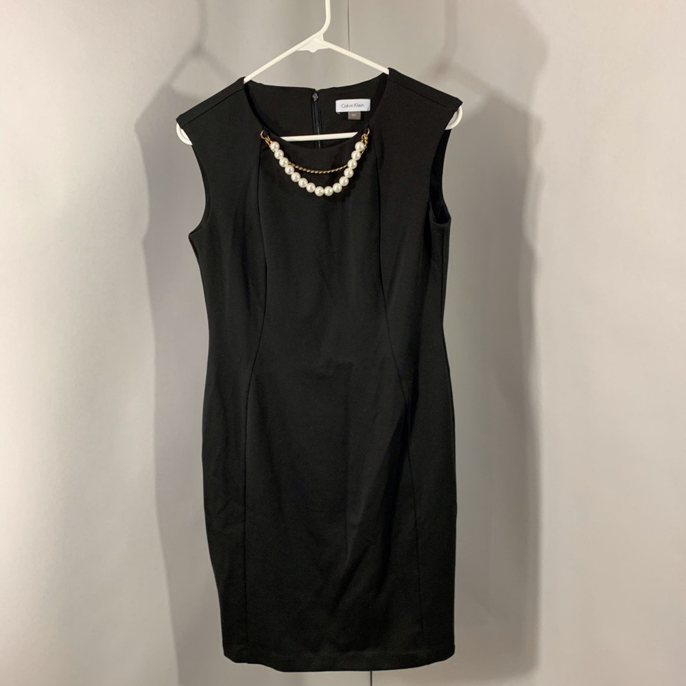 black dress with pearl necklace